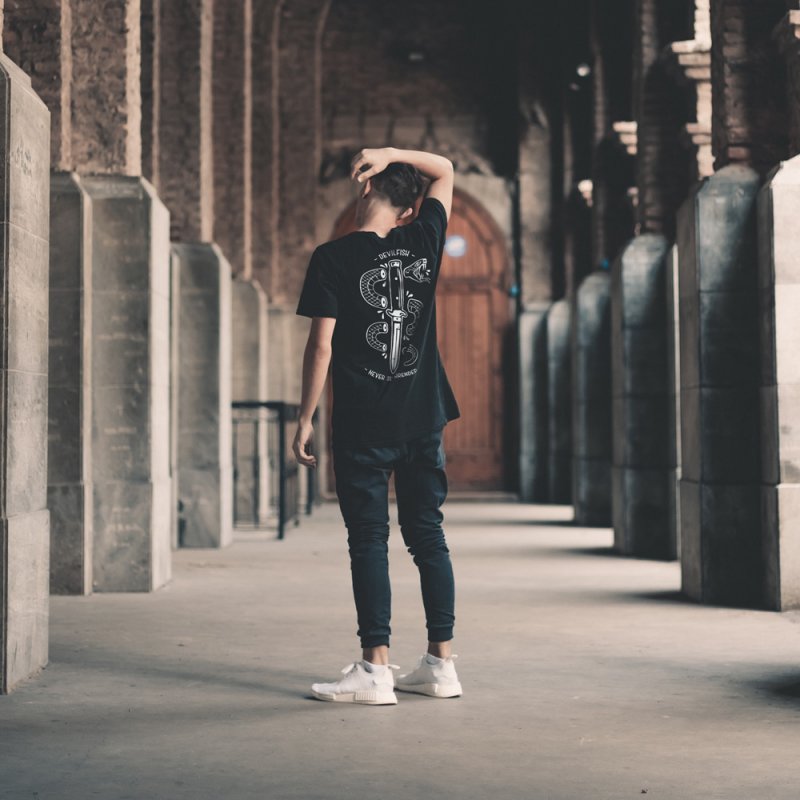 Never Surrender · Camiseta tatuaje old school | DevilFish Ropa